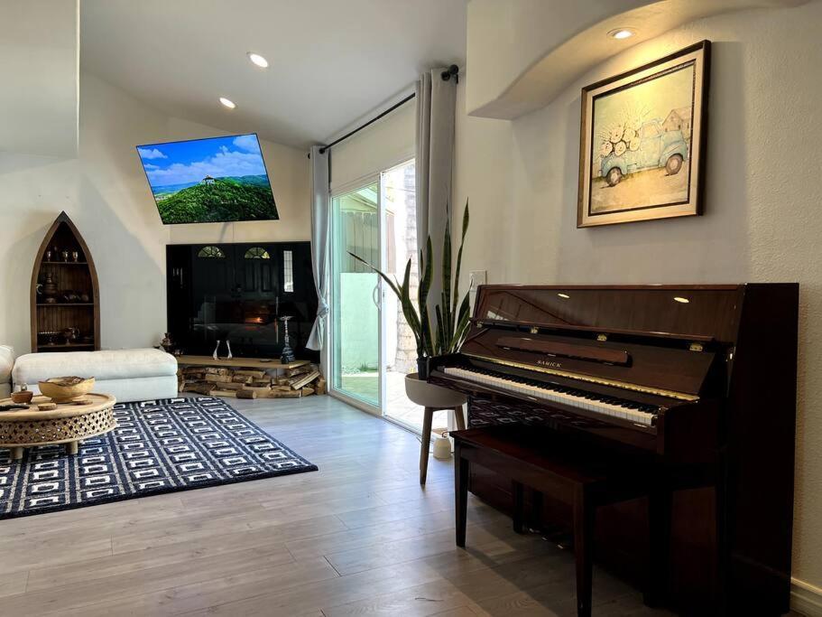 Stylish Mediterranean Villa, Pool, Jacuzzi, Hollywood & Malibu Bliss Los Angeles Exterior photo